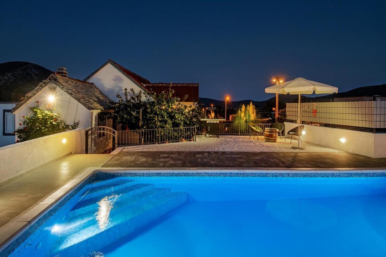 House Camellia With Fenced Pool And Playground Βίλα Blizna Donja Εξωτερικό φωτογραφία