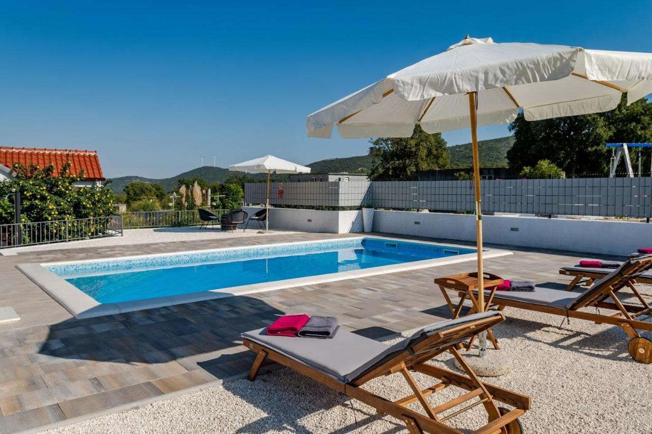 House Camellia With Fenced Pool And Playground Βίλα Blizna Donja Εξωτερικό φωτογραφία