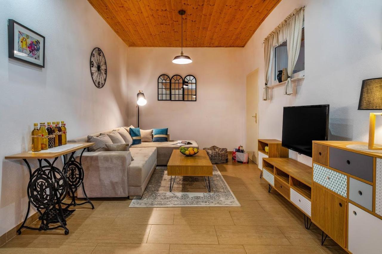 House Camellia With Fenced Pool And Playground Βίλα Blizna Donja Εξωτερικό φωτογραφία