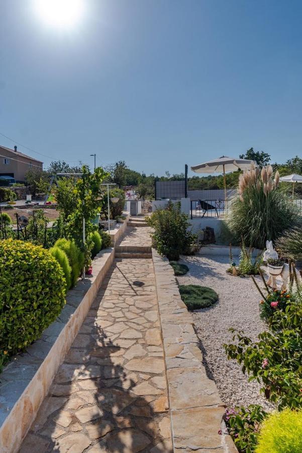 House Camellia With Fenced Pool And Playground Βίλα Blizna Donja Εξωτερικό φωτογραφία