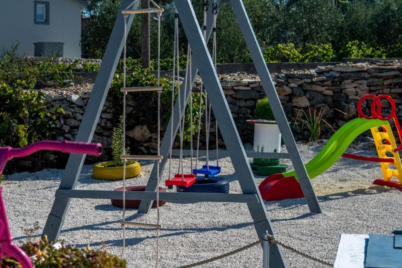 House Camellia With Fenced Pool And Playground Βίλα Blizna Donja Εξωτερικό φωτογραφία