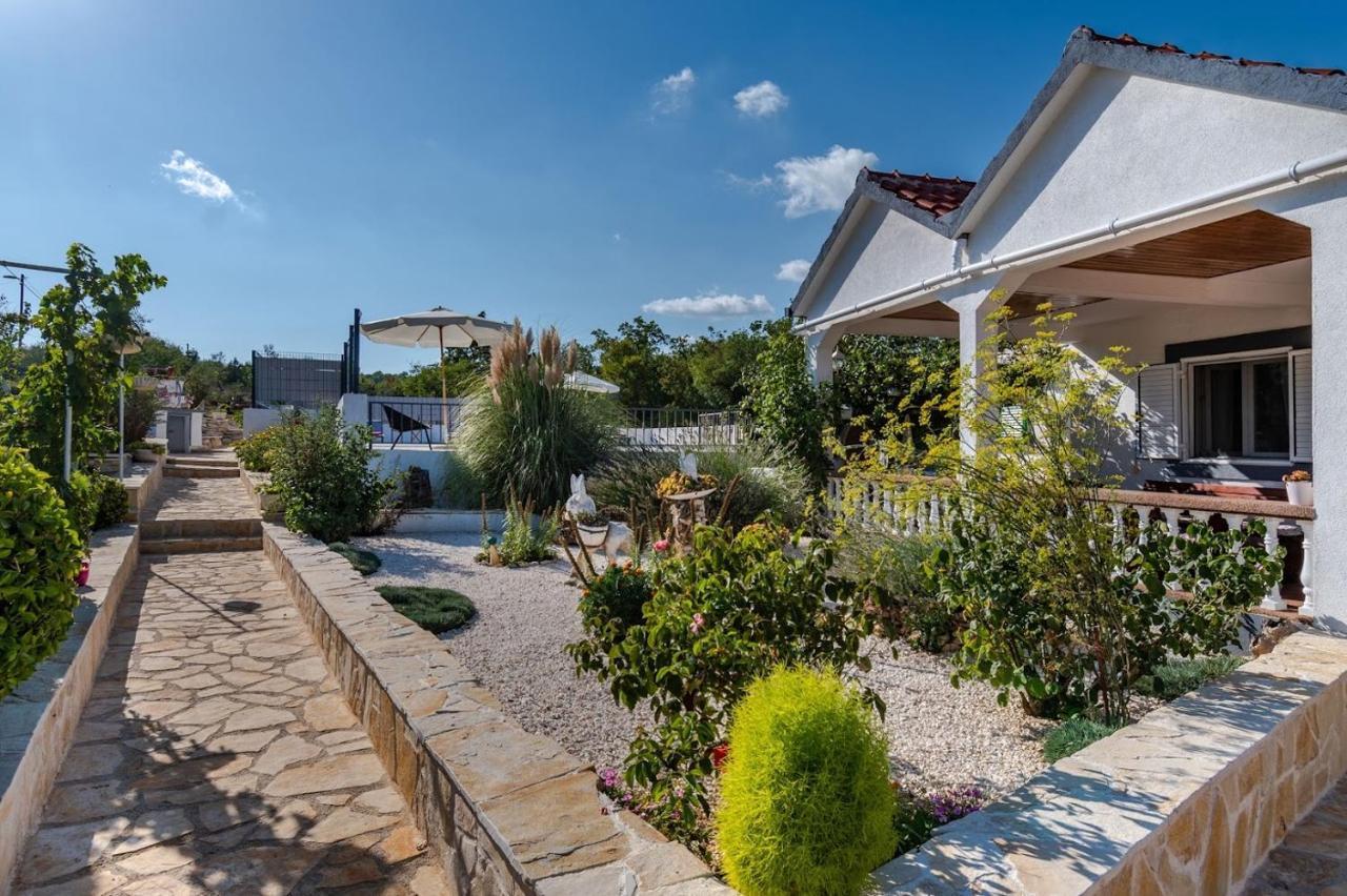 House Camellia With Fenced Pool And Playground Βίλα Blizna Donja Εξωτερικό φωτογραφία
