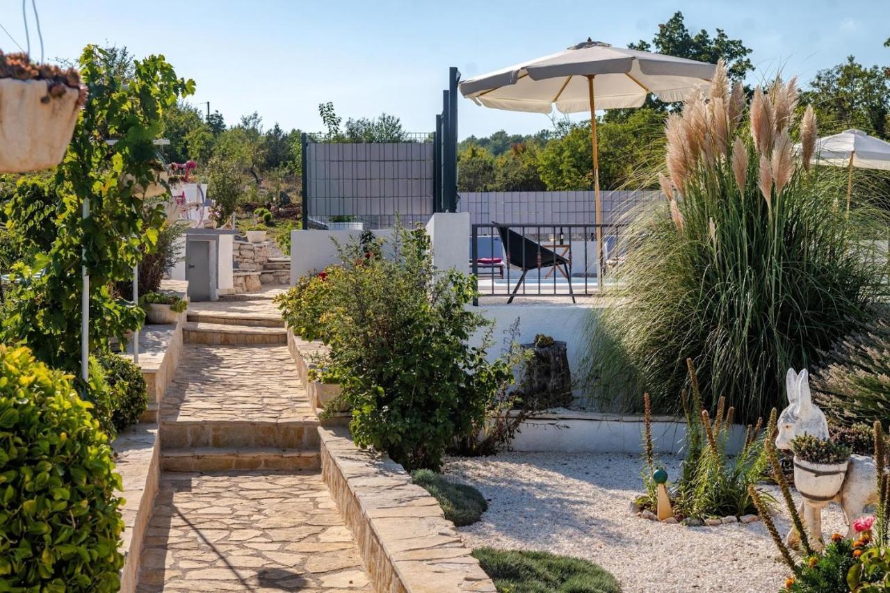 House Camellia With Fenced Pool And Playground Βίλα Blizna Donja Εξωτερικό φωτογραφία