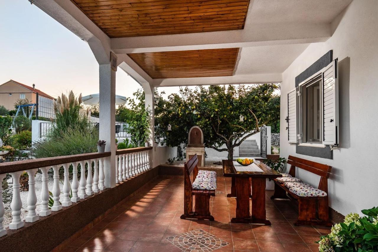 House Camellia With Fenced Pool And Playground Βίλα Blizna Donja Εξωτερικό φωτογραφία
