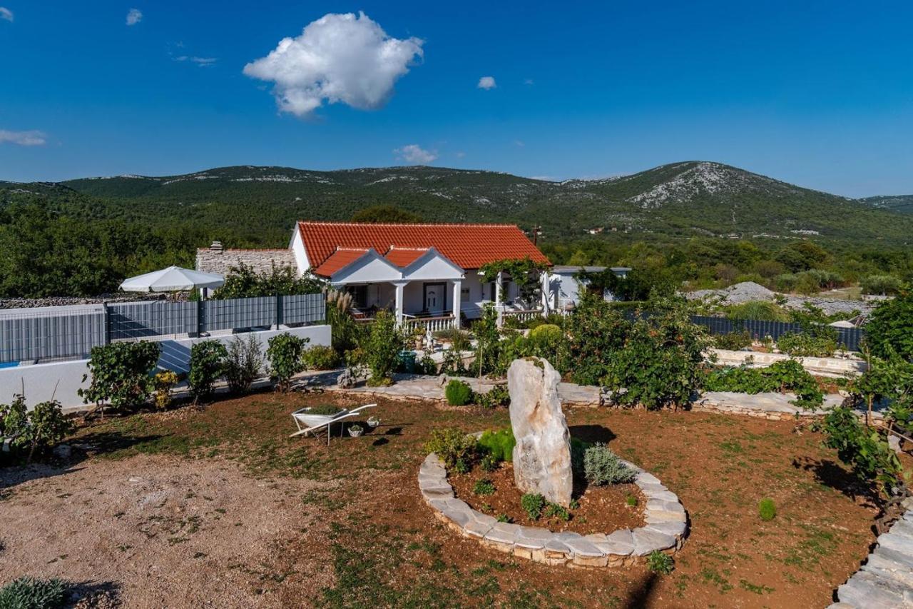 House Camellia With Fenced Pool And Playground Βίλα Blizna Donja Εξωτερικό φωτογραφία