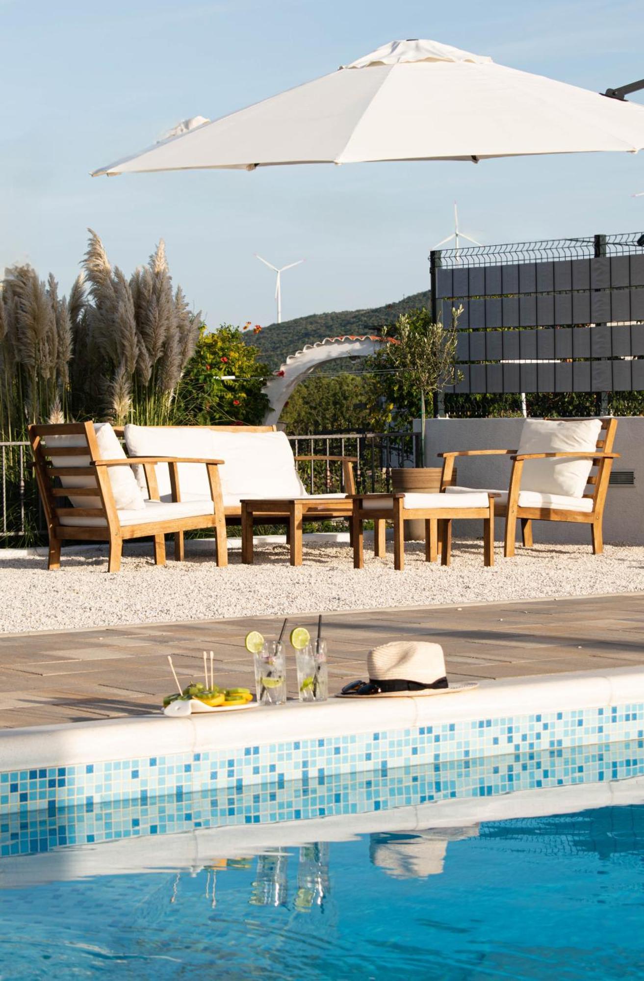 House Camellia With Fenced Pool And Playground Βίλα Blizna Donja Εξωτερικό φωτογραφία